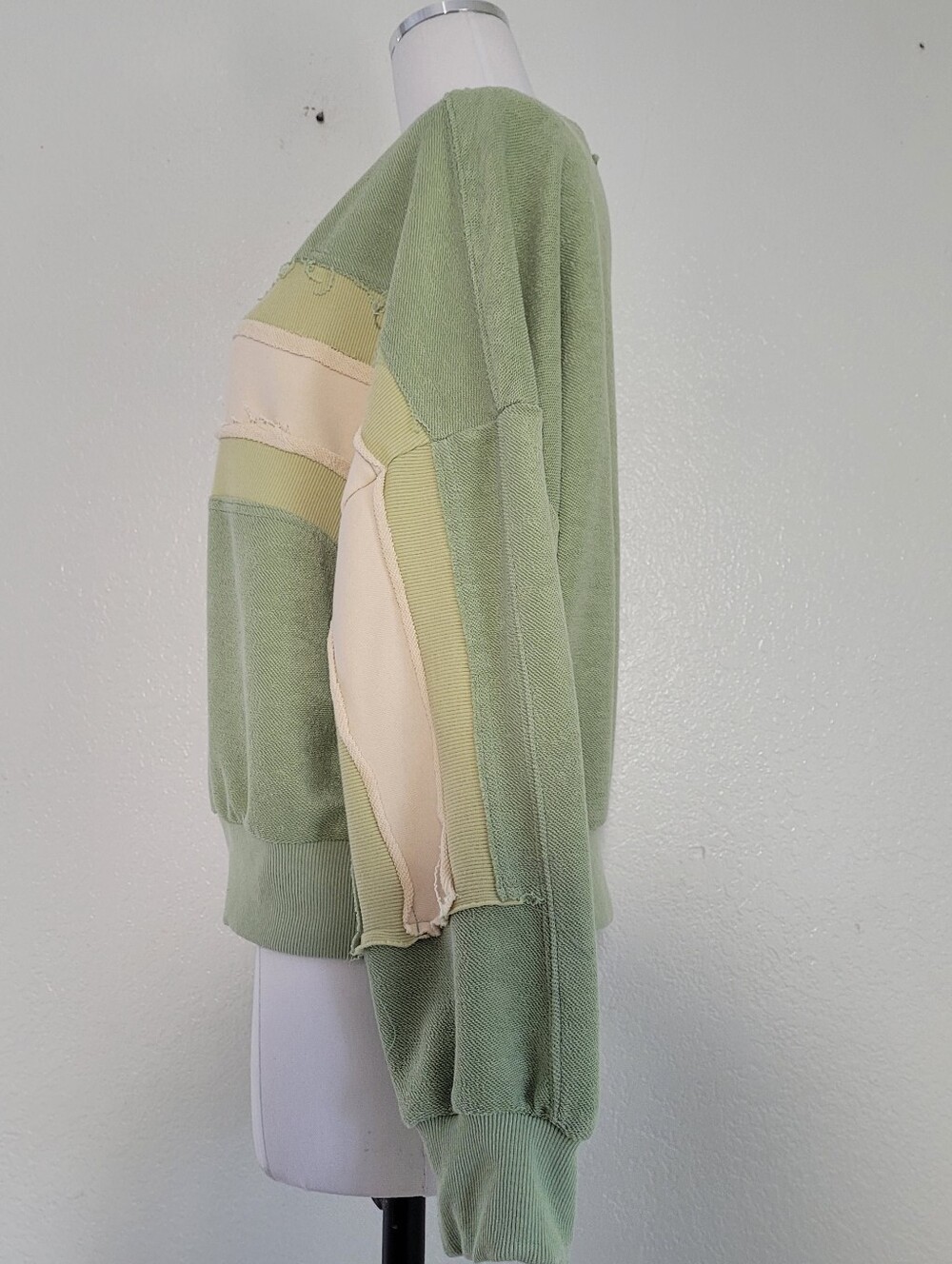 Lesticle Green and Cream Striped Women’s Pullover Sweater Size Medium - Picture 5 of 11